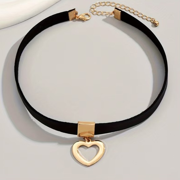 Gold Heart Pendant Black Choker Necklace 💛 Trendy choker. Minimalist choker